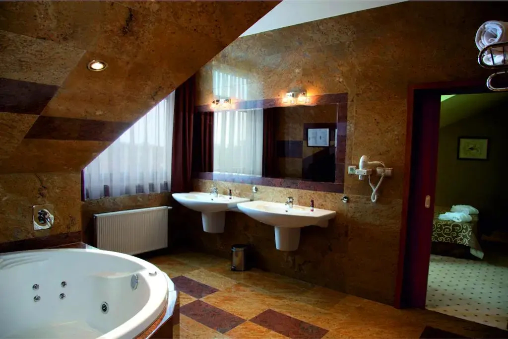 Photo - Grand Royal Hotel