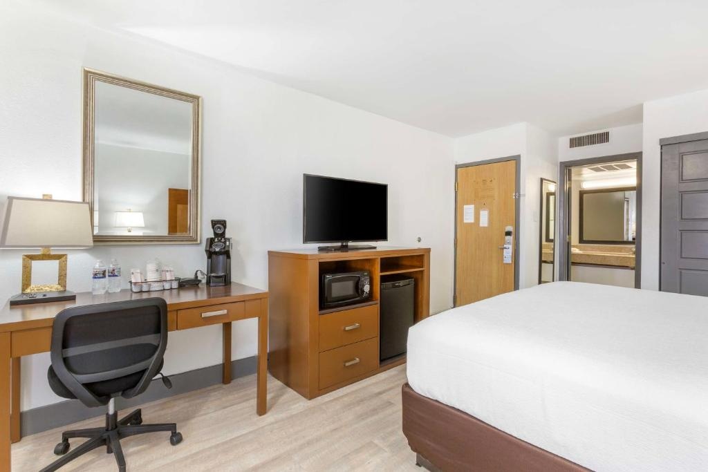 Photo - Best Western Plus El Paso Airport Hotel & Conference Center