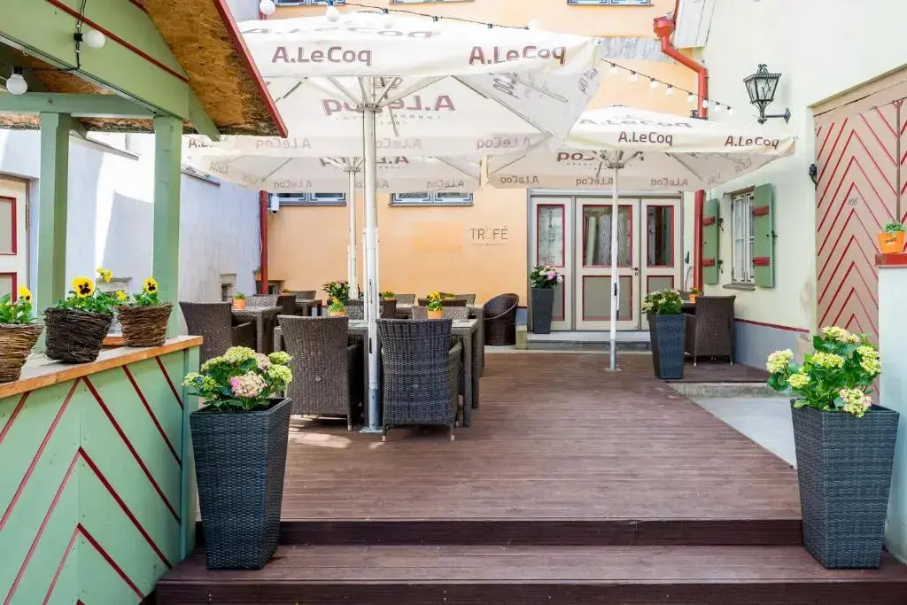 Photo - Meriton Old Town Garden Hotel