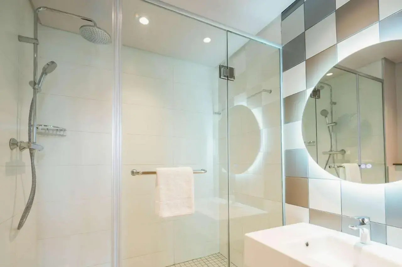 Photo - Hampton By Hilton Sandton Grayston