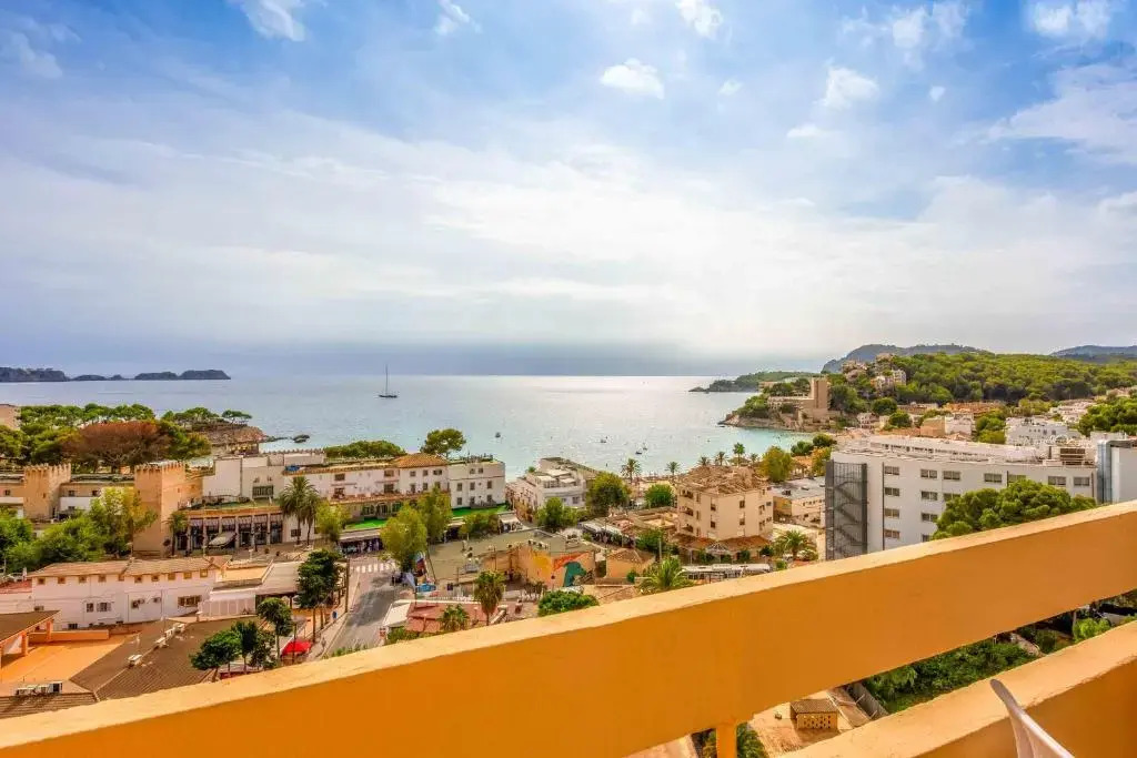 Photo - Valentin Reina Paguera - Adults Only