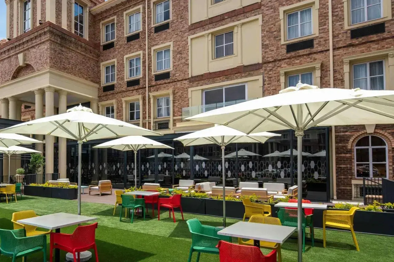 Photo - Hampton By Hilton Sandton Grayston