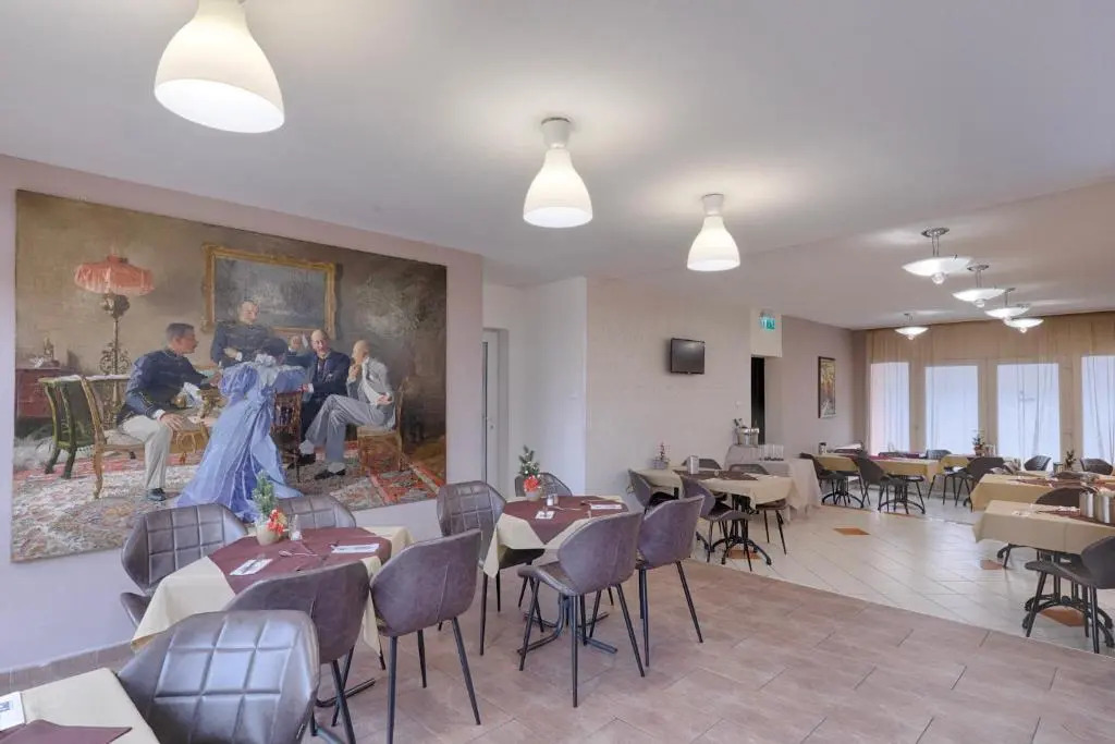 Photo - Triple M Hotel