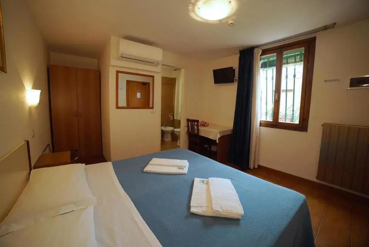 Photo - Hotel Canada