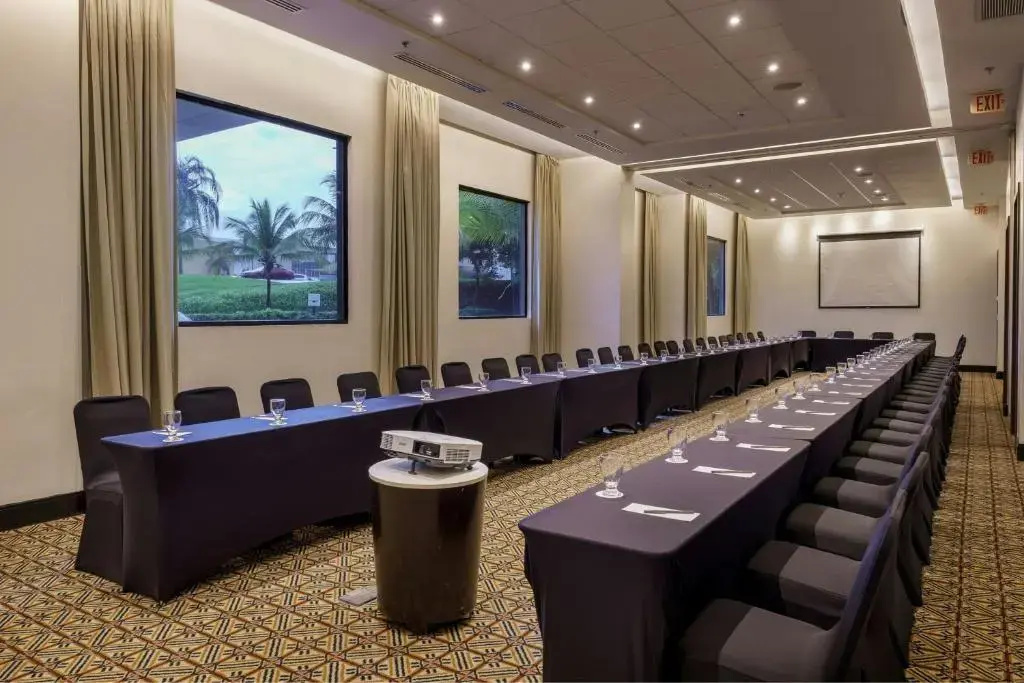 Photo - Courtyard by Marriott Panama Metromall