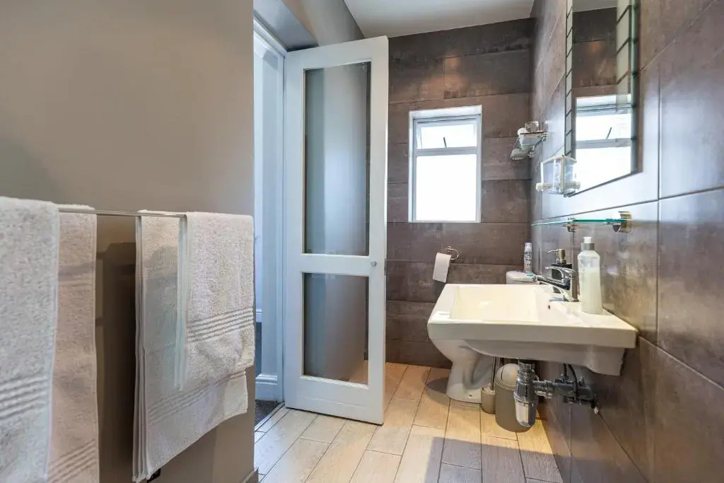 Photo - 4 on Varneys Guest House