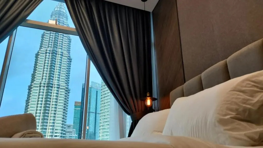 Sky Suites KLCC Homestay by BIRDY STAY
