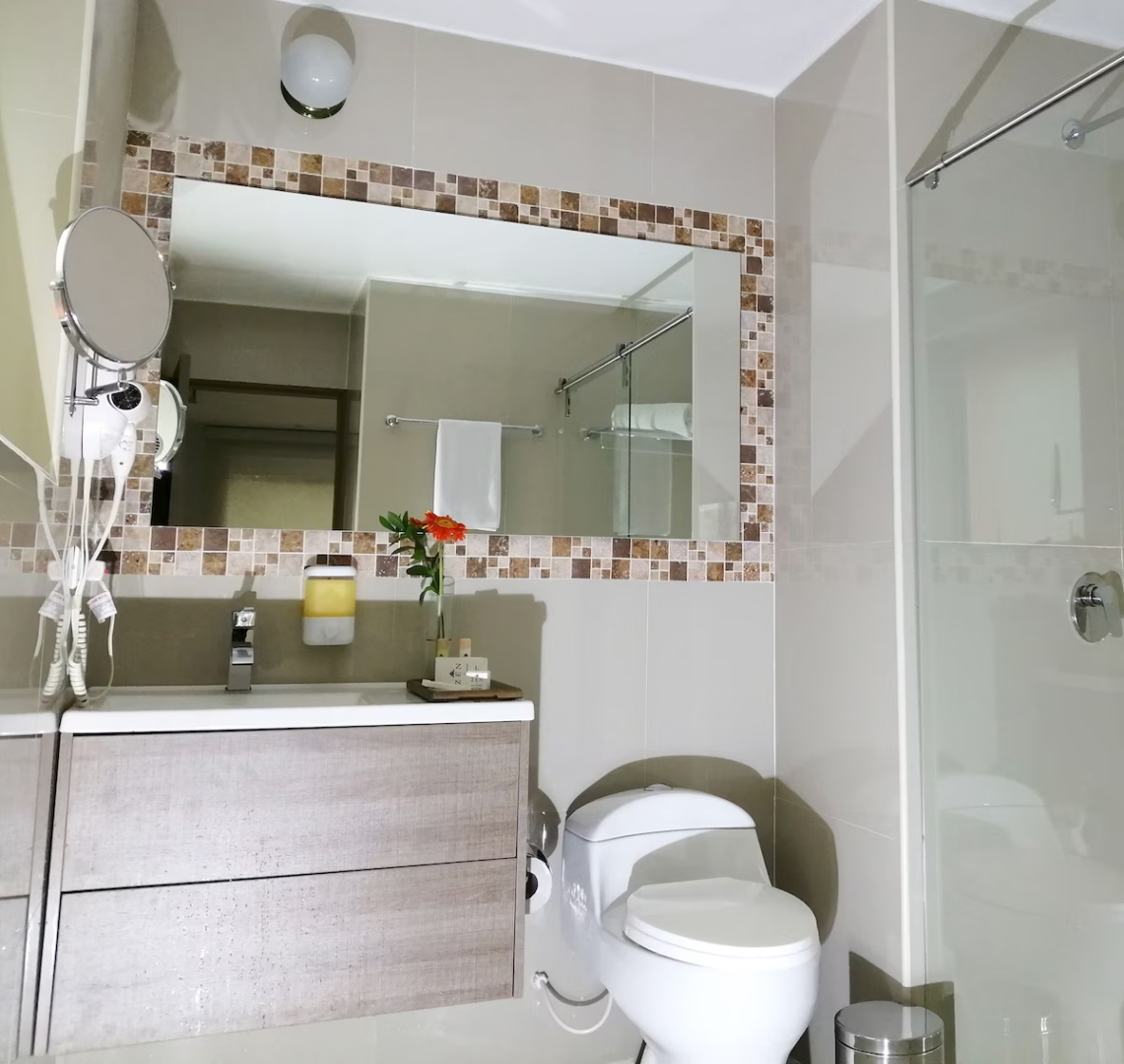 Photo - Richmond Suites Hotel