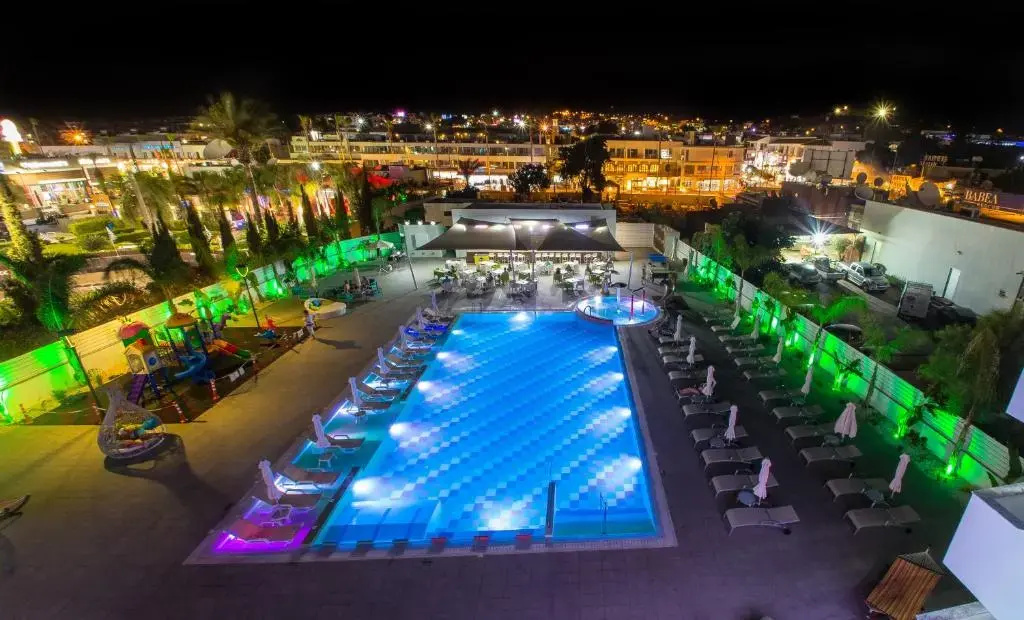 Photo - Nicholas Color Hotel