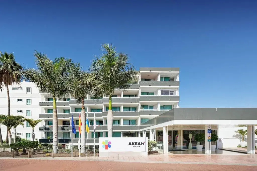 Photo - Akeah Broncemar