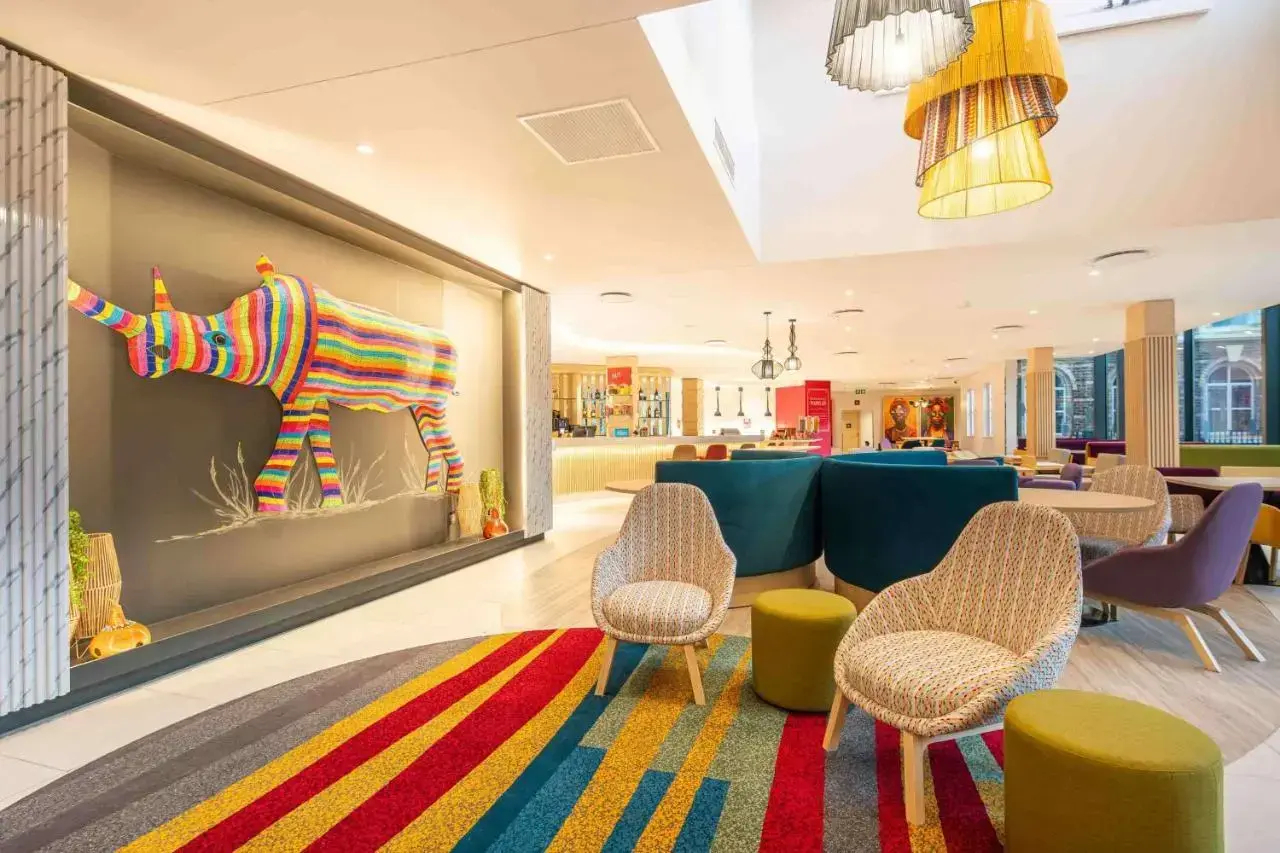 Photo - Hampton By Hilton Sandton Grayston