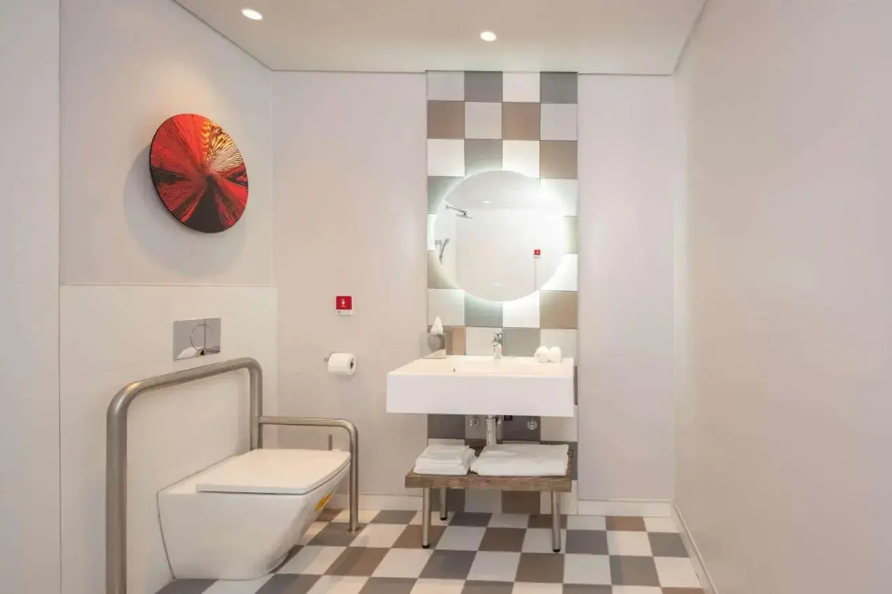 Photo - Hampton By Hilton Sandton Grayston