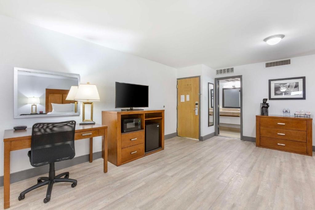 Photo - Best Western Plus El Paso Airport Hotel & Conference Center