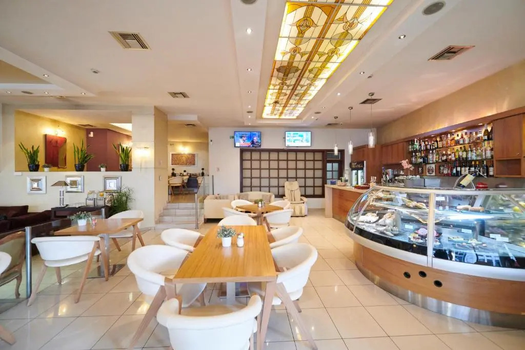 Photo - Crystal City Hotel