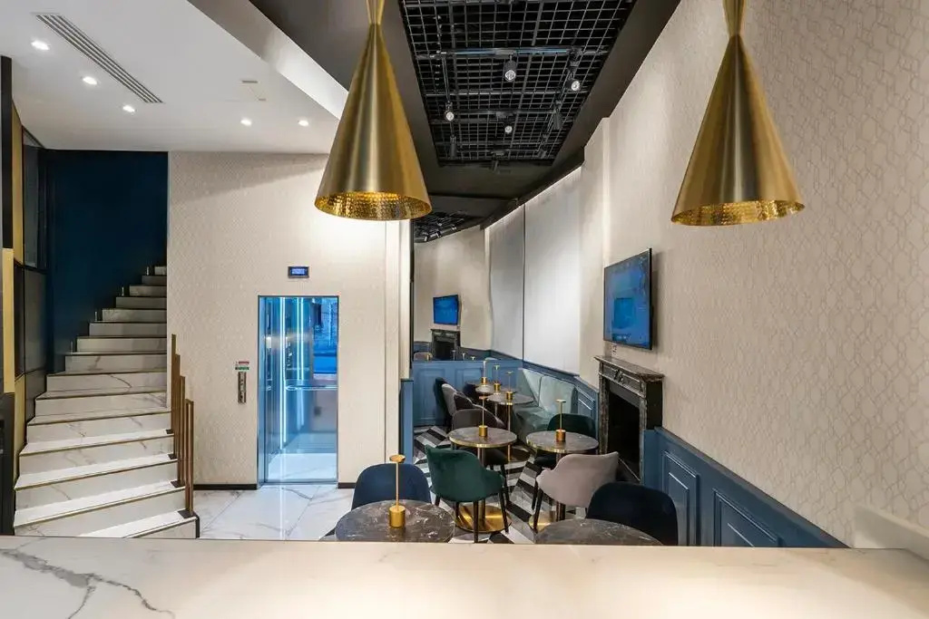 Photo - London Hotel