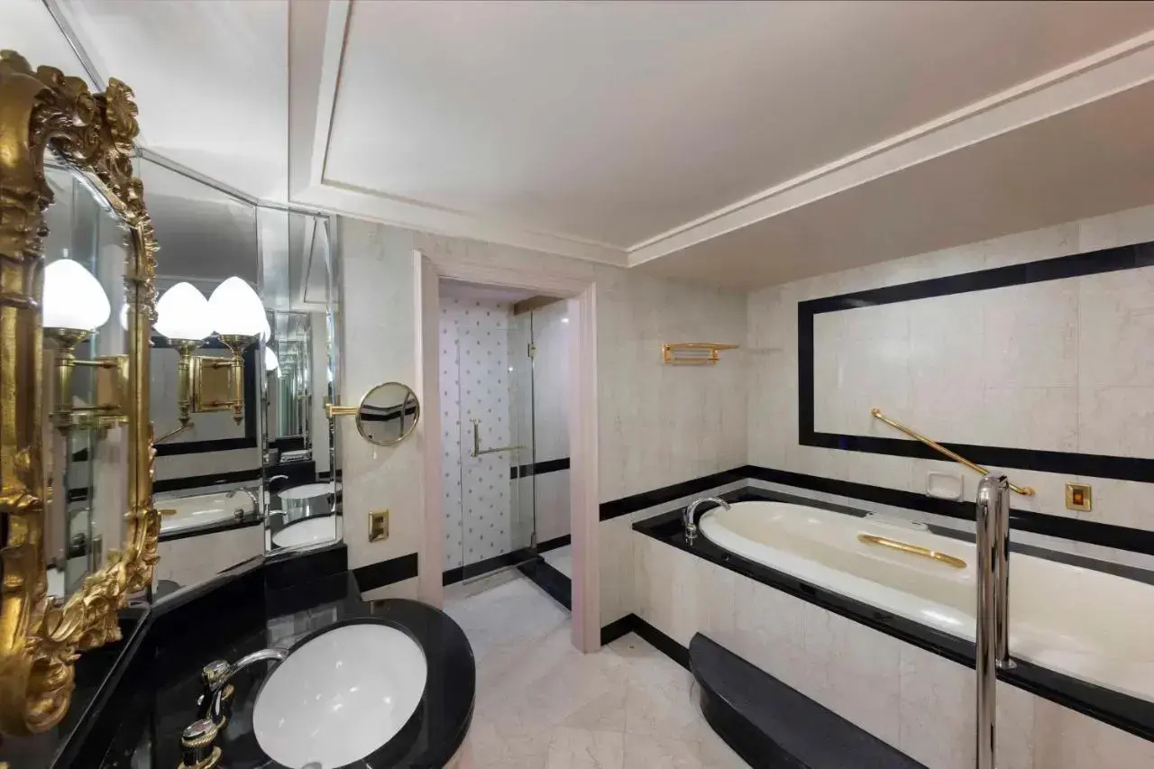 Photo - RIHGA Royal Hotel Osaka, Vignette Collection by IHG