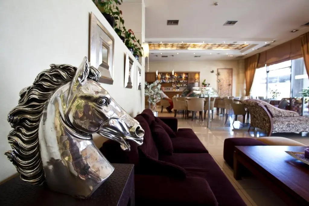 Photo - Crystal City Hotel