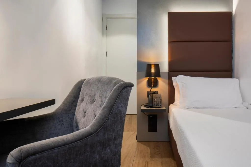 Photo - London Hotel