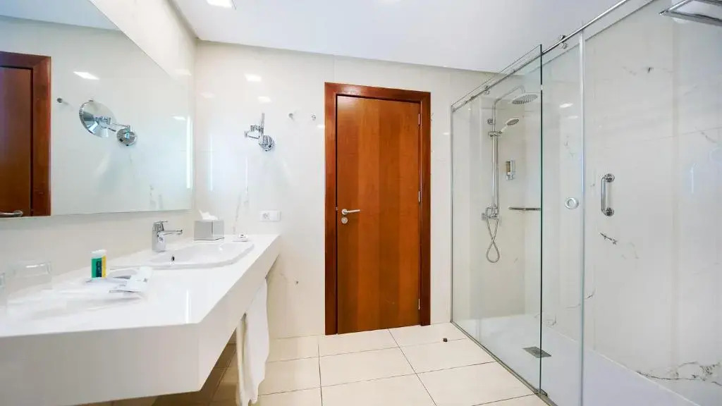 Photo - Bull Reina Isabel & SPA