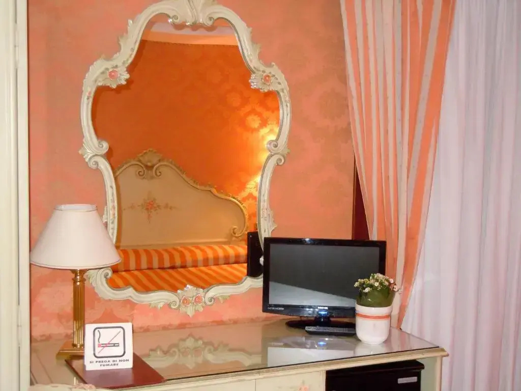 Photo - Hotel Lux
