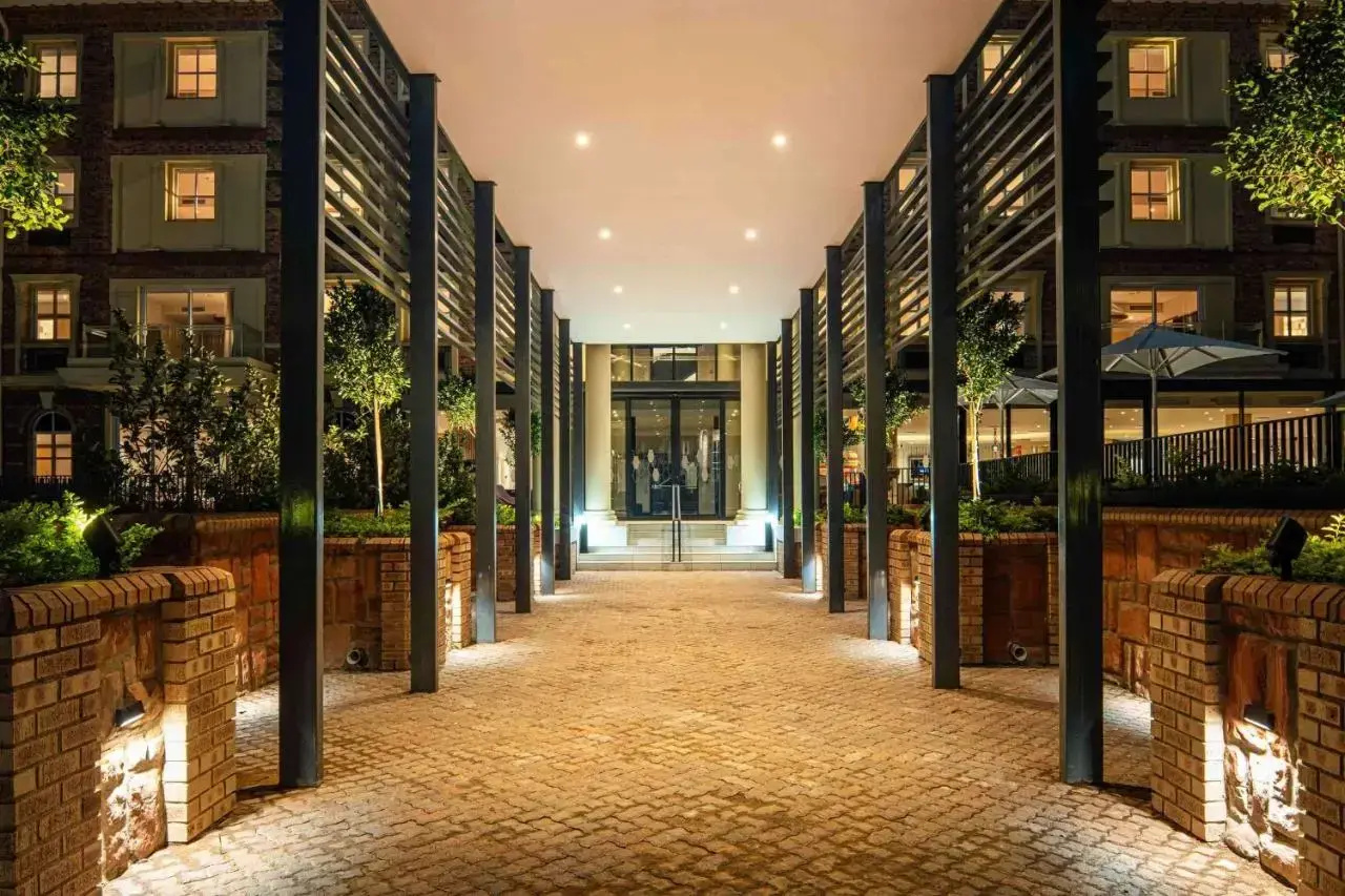 Photo - Hampton By Hilton Sandton Grayston
