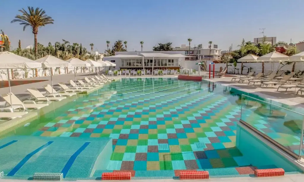 Photo - Nicholas Color Hotel