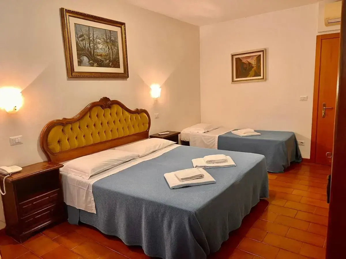 Photo - Hotel Canada