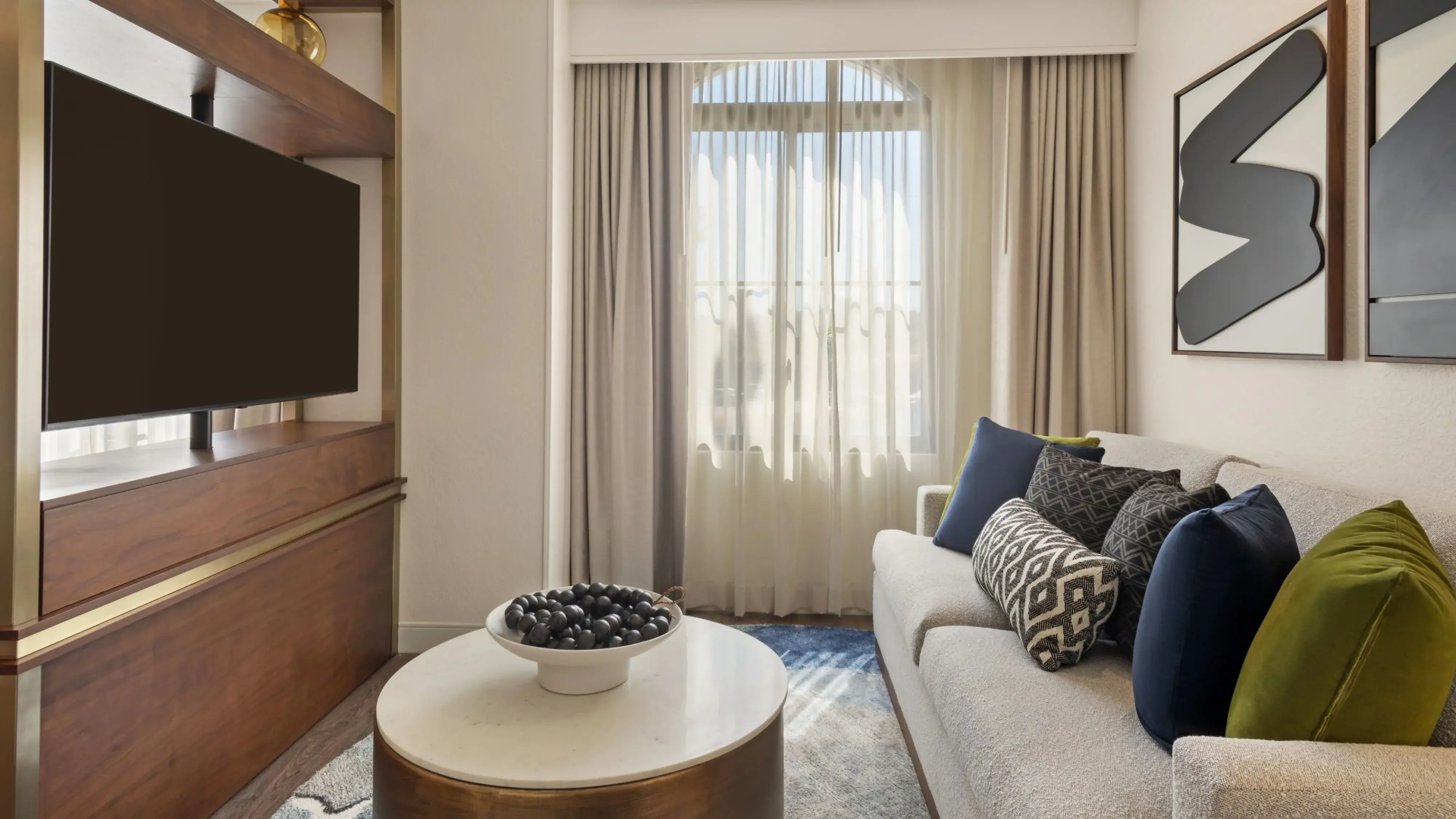 Photo - Burton House, Beverly Hills, A Tribute Portfolio Hotel