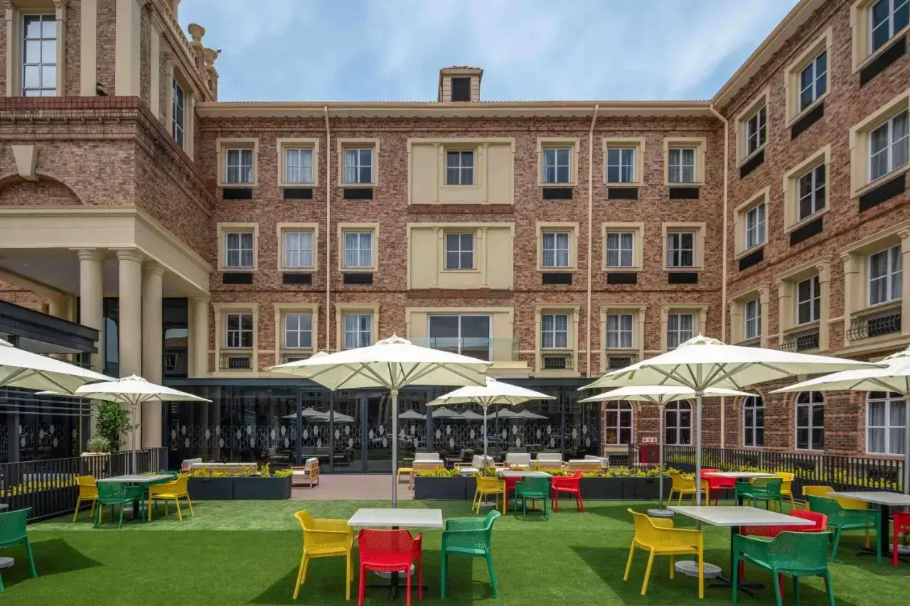 Photo - Hampton By Hilton Sandton Grayston