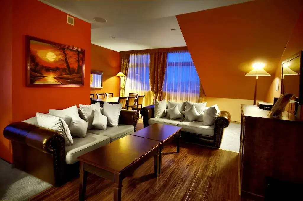 Photo - Grand Royal Hotel