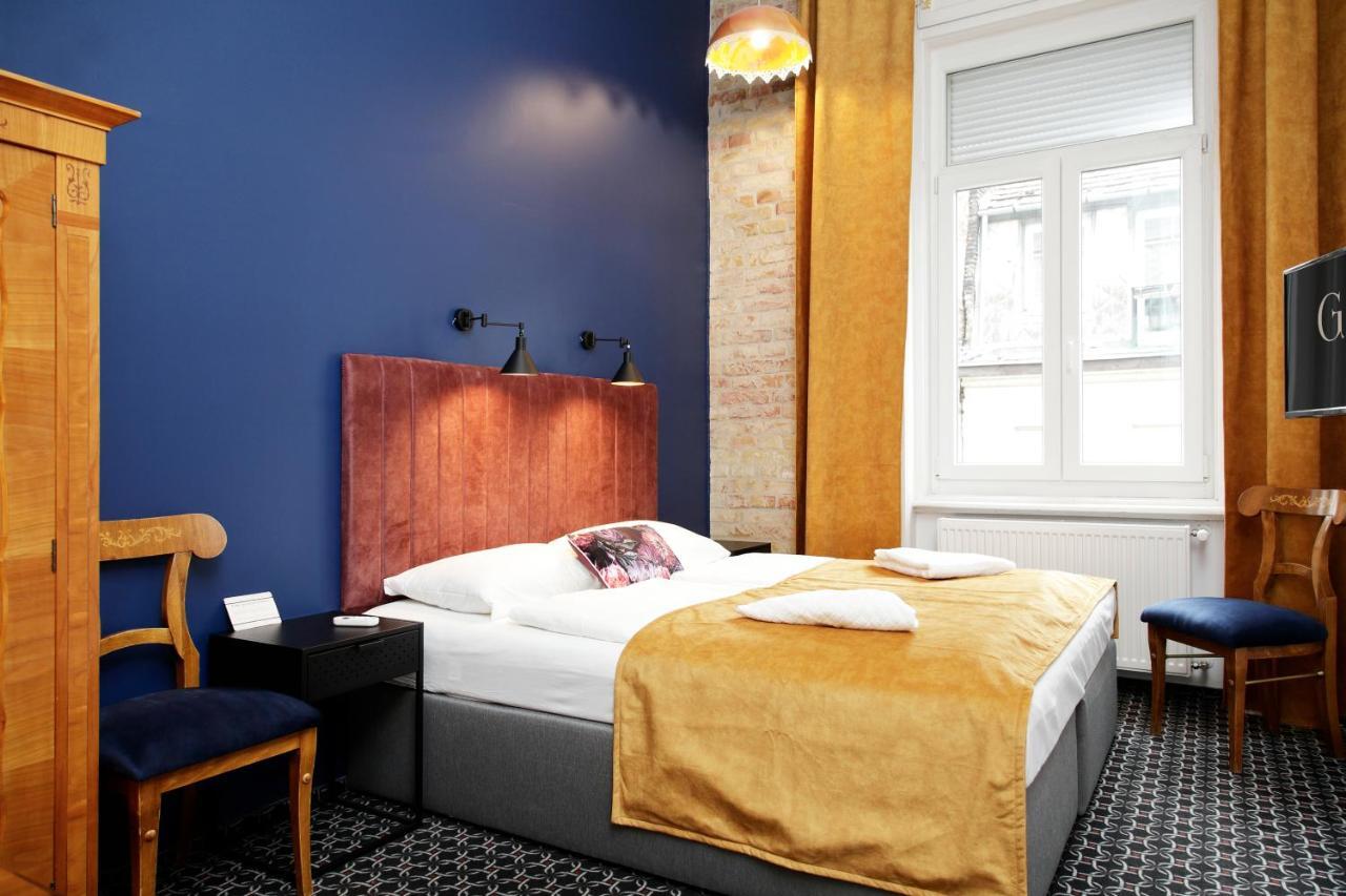 Photo - Giselle Vintage Doubles - Adults Only