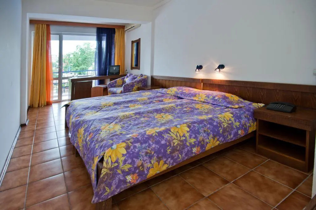 Photo - Regina Hotel
