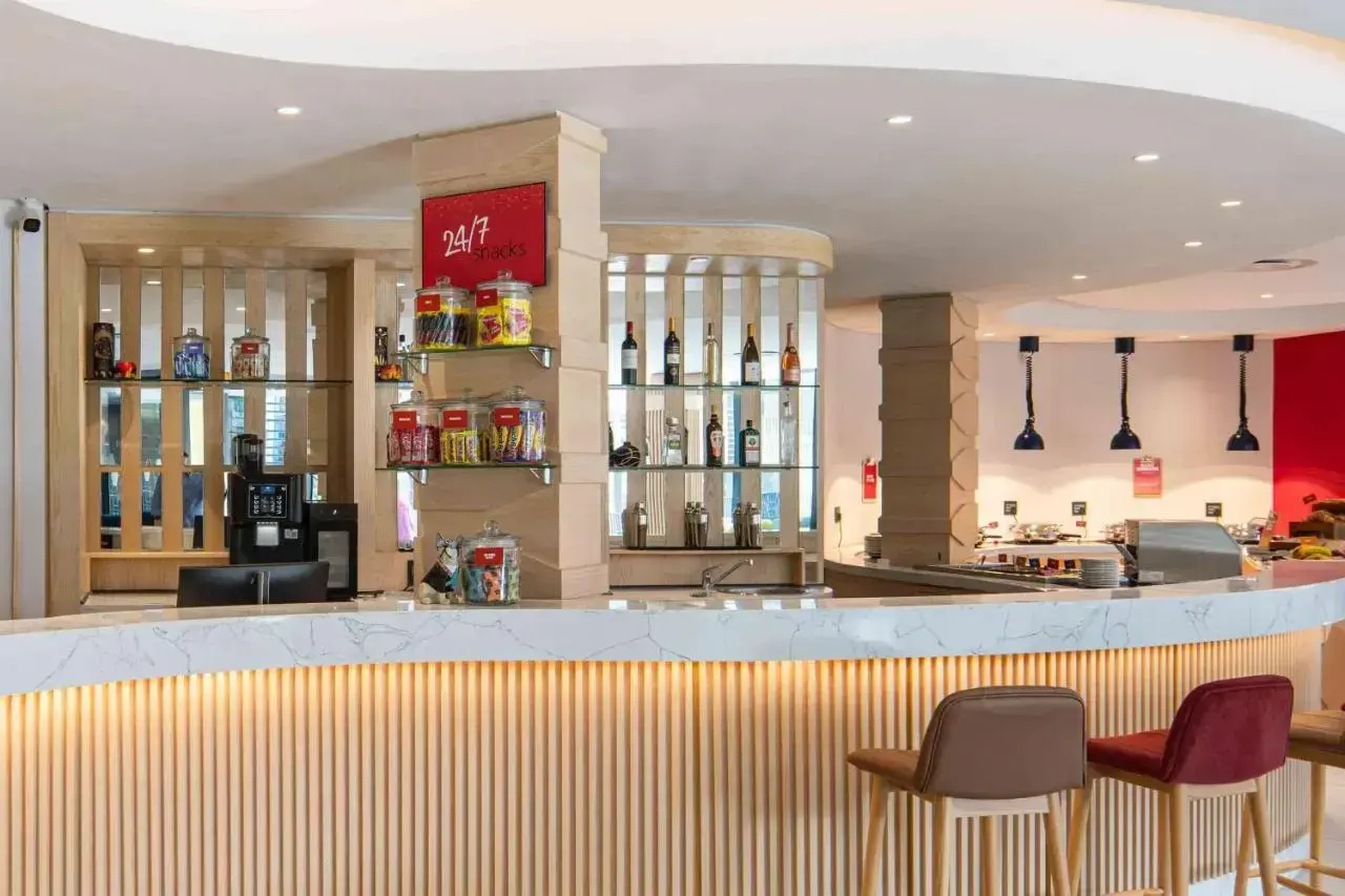 Photo - Hampton By Hilton Sandton Grayston