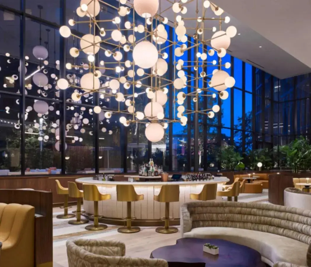 Foto - C. Baldwin, Curio Collection by Hilton