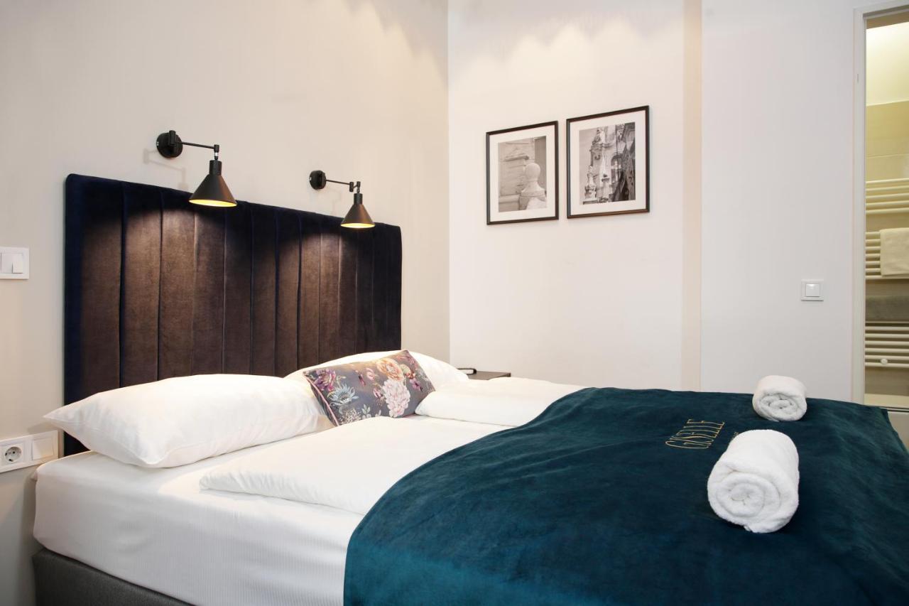 Photo - Giselle Vintage Doubles - Adults Only