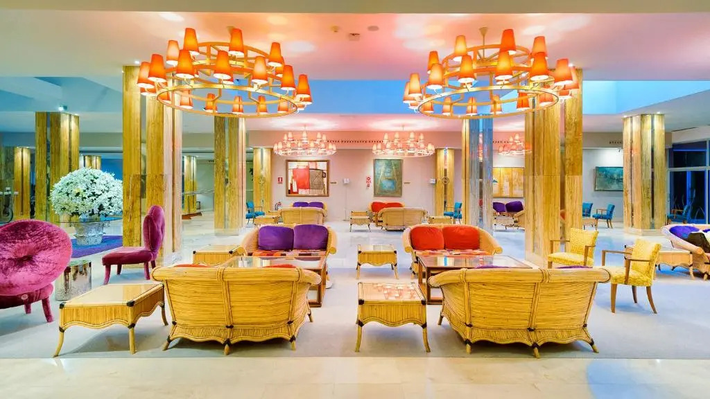 Photo - Bull Reina Isabel & SPA