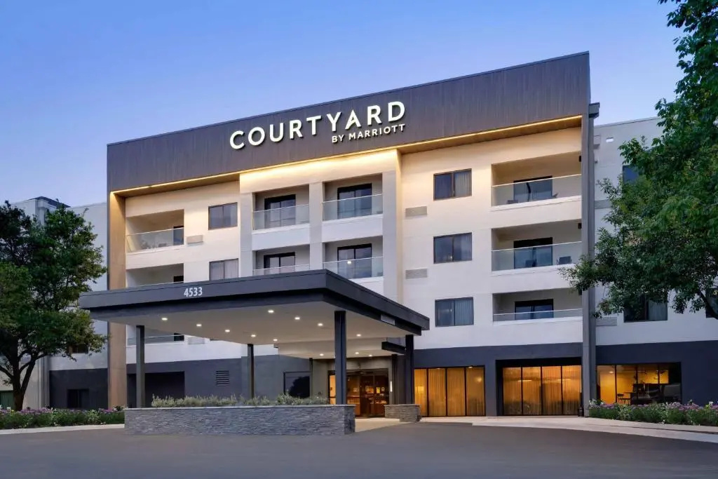 Photo - Courtyard Austin South
