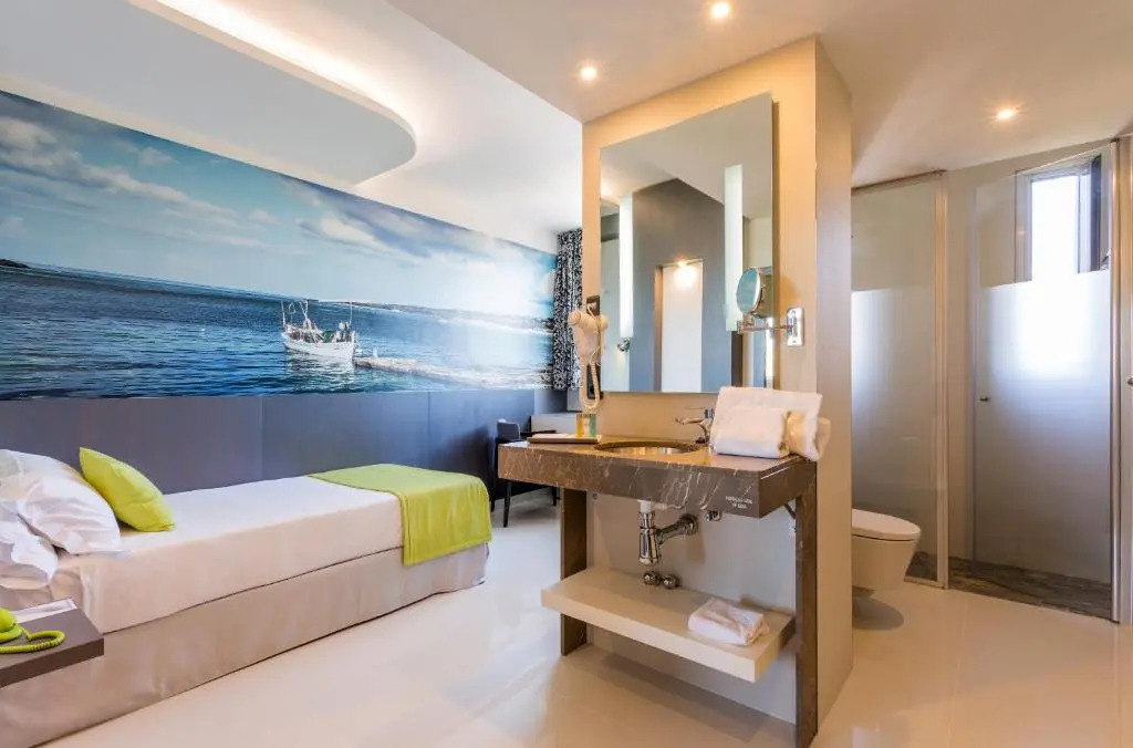 Photo - The Ibiza Twiins - 4* Sup