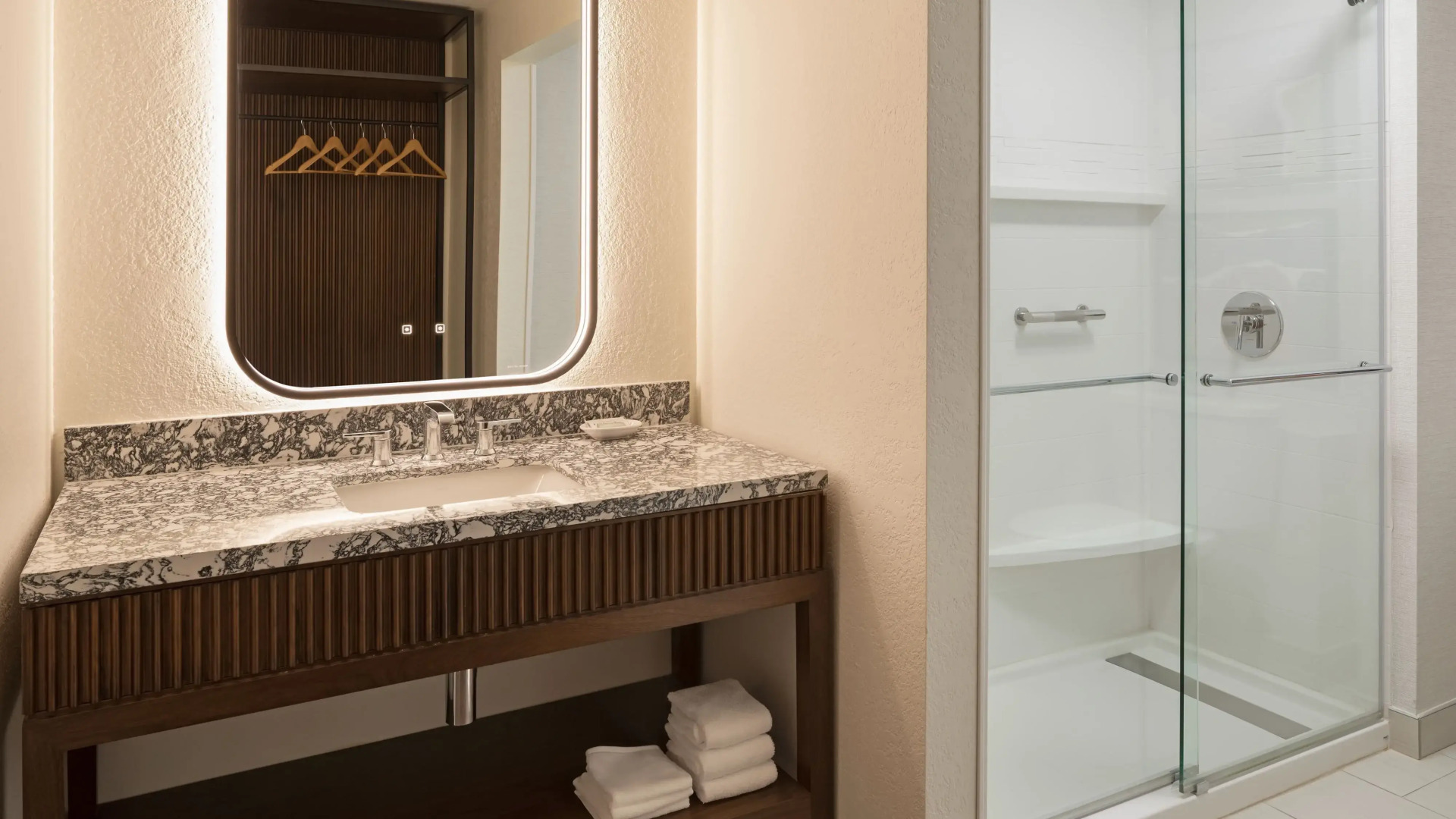 Photo - Burton House, Beverly Hills, A Tribute Portfolio Hotel