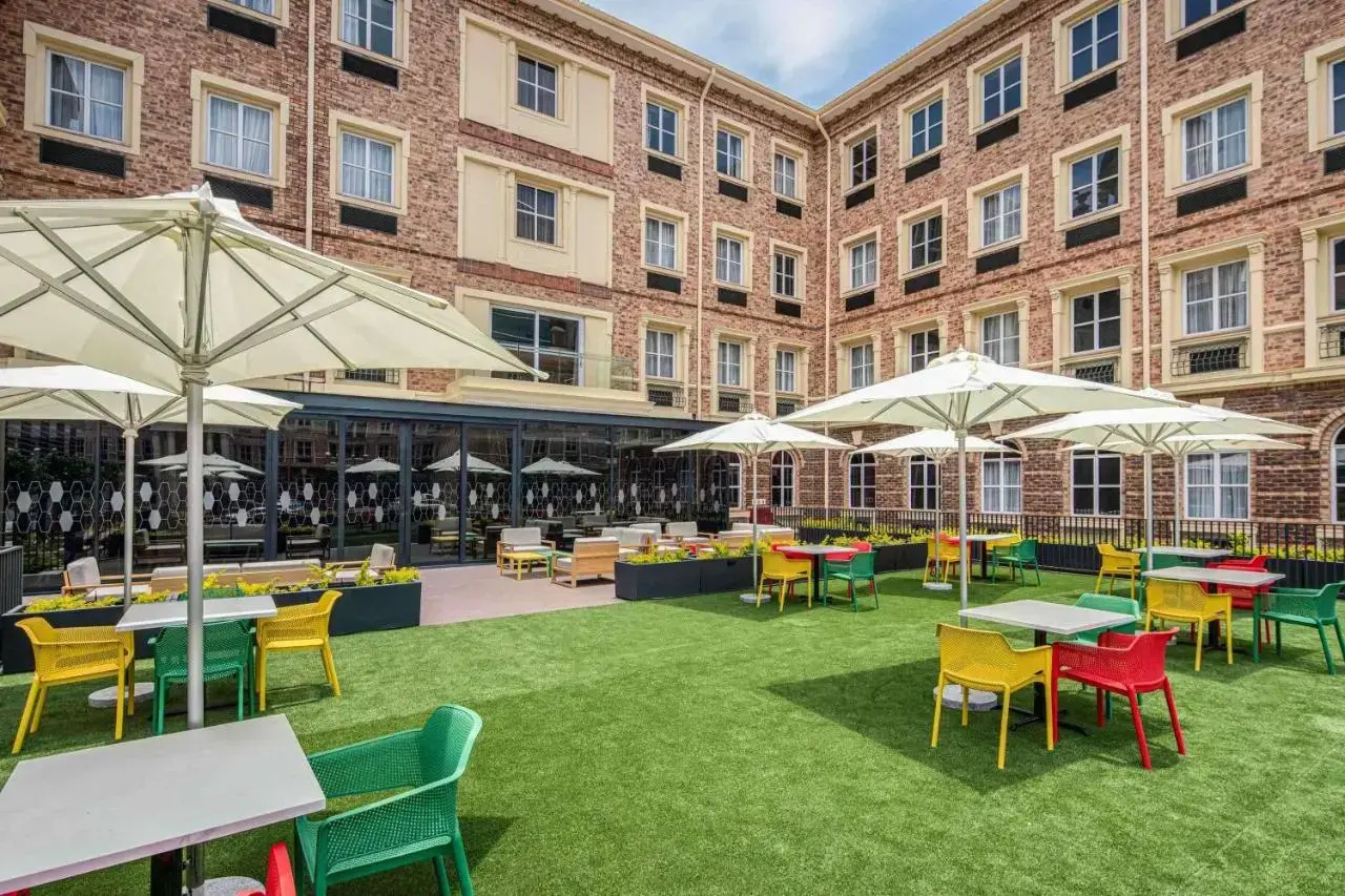 Photo - Hampton By Hilton Sandton Grayston