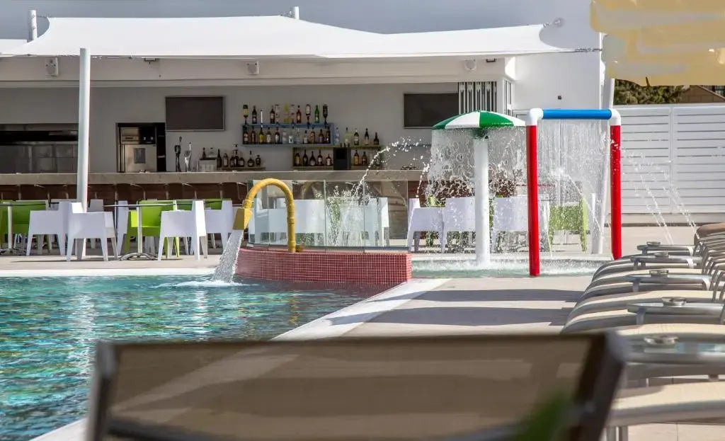 Photo - Nicholas Color Hotel