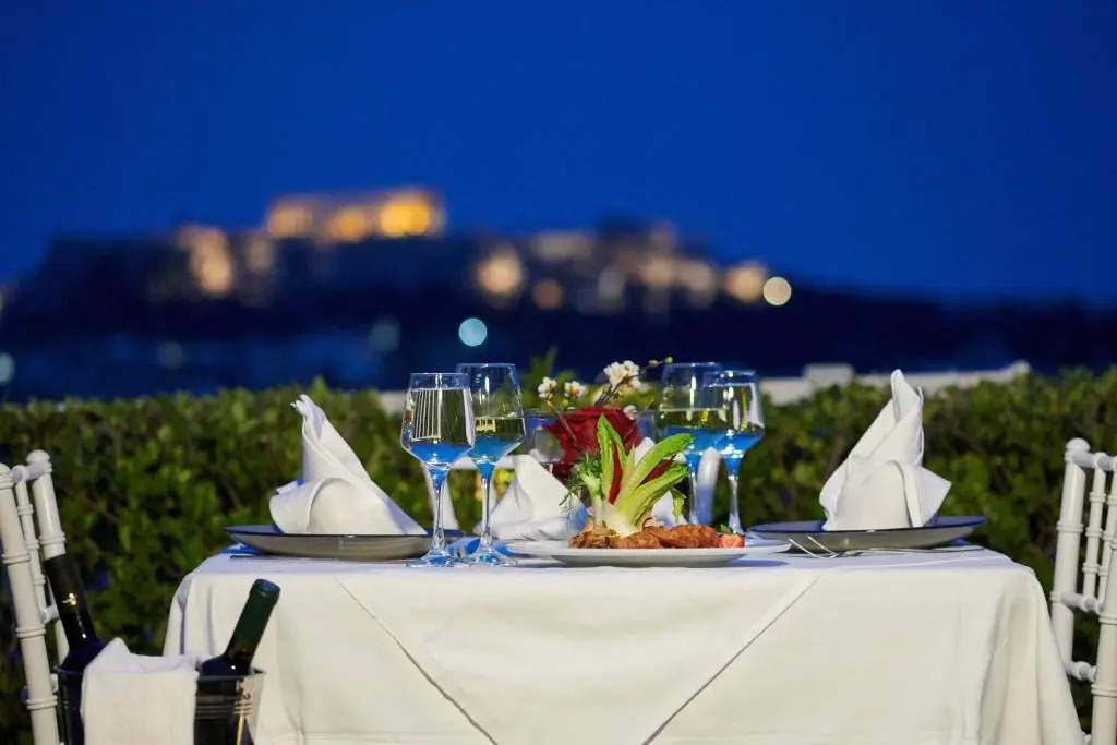 Photo - Crystal City Hotel