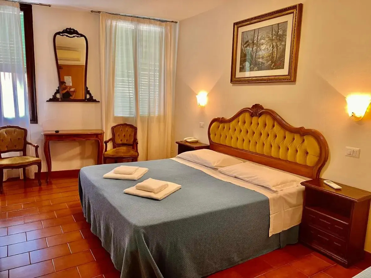 Photo - Hotel Canada