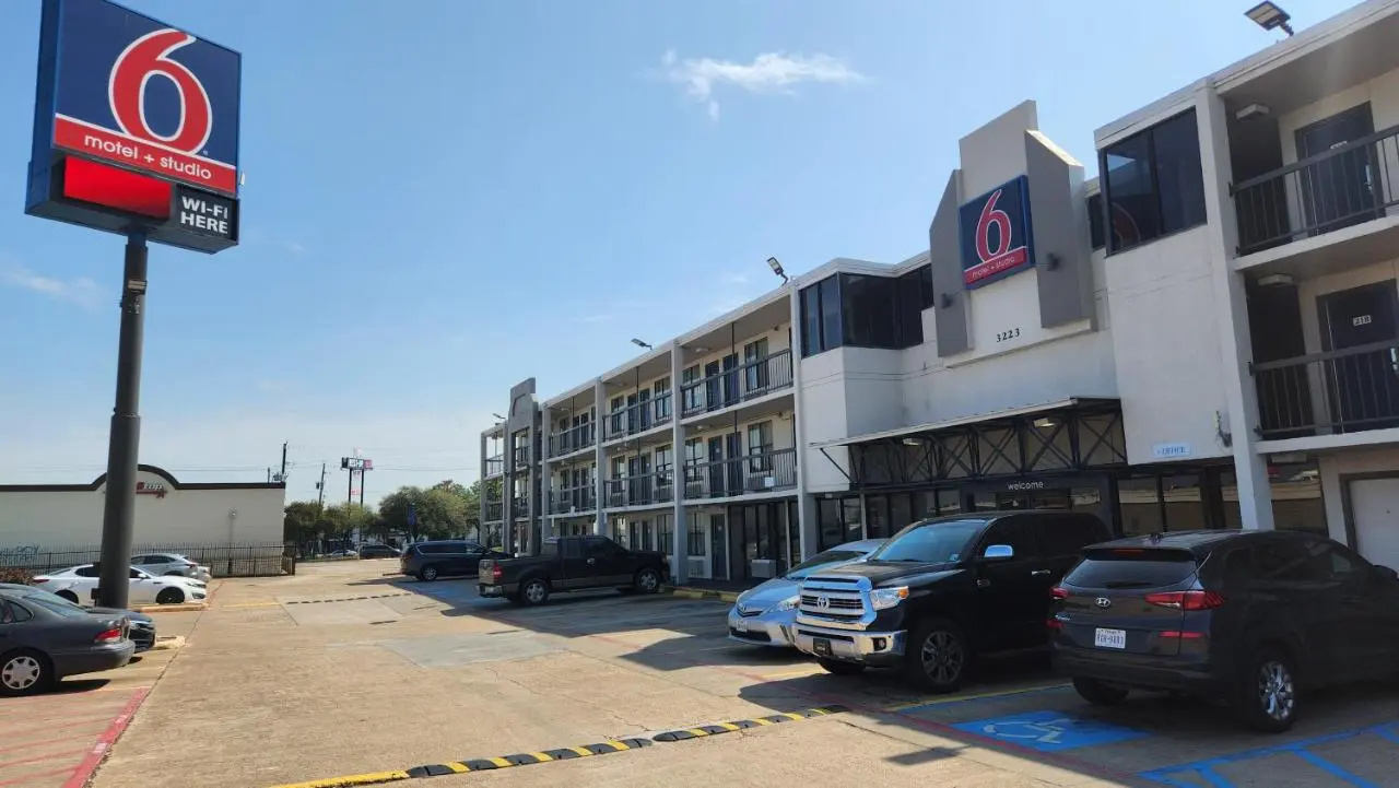 Photo - Motel 6 Houston, TX - Medical Center - NRG Stadium
