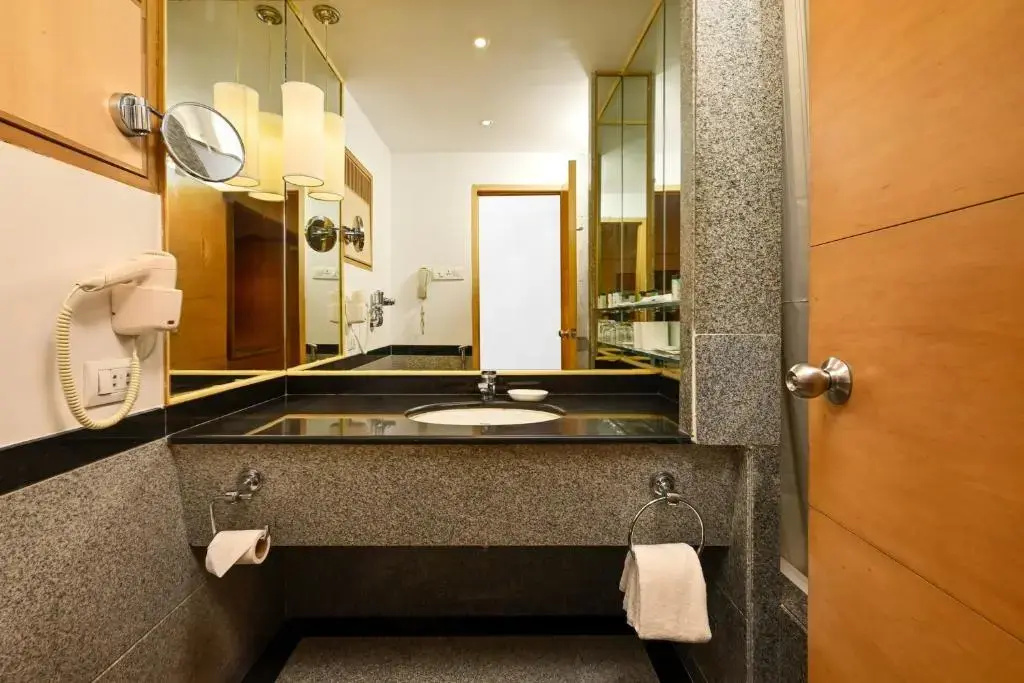 Photo - Fariyas Hotel Mumbai , Colaba