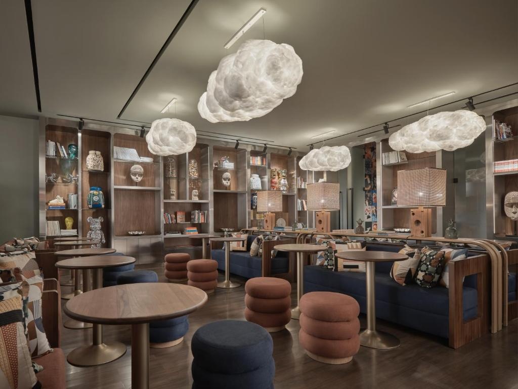 Public House Bangkok, a Member of Design Hotels, Bild 16 von 19