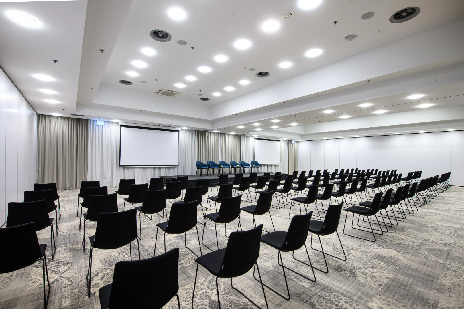 Foto - Courtyard by Marriott Warsaw Airport