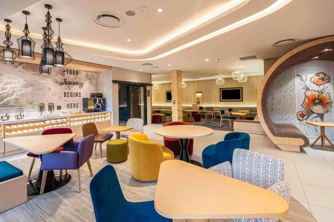 Photo - Hampton By Hilton Sandton Grayston