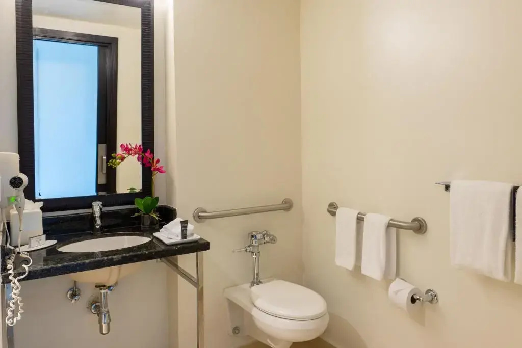 Photo - Courtyard by Marriott Panama Metromall