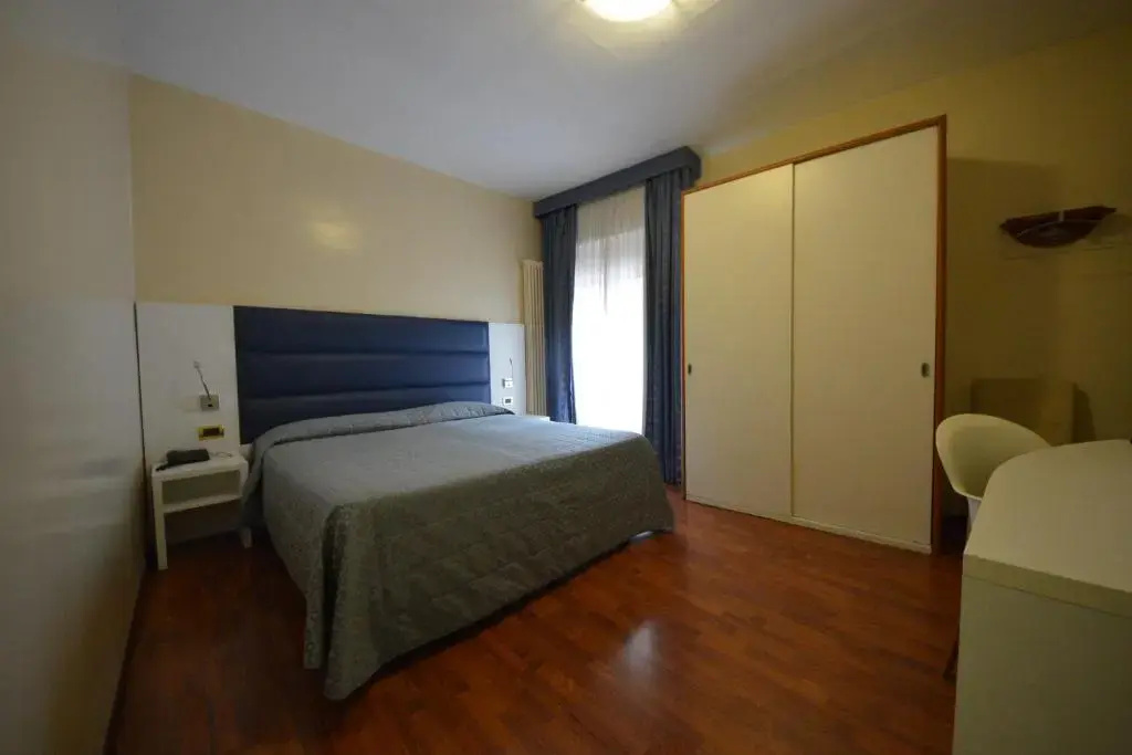 Photo - Hotel University